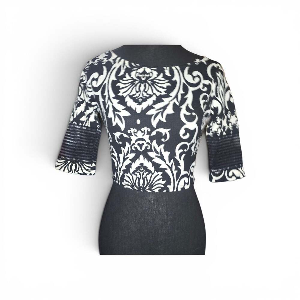 Blanc black and white damask print short sleeve knit crop top